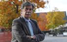 El psicólogo Javier Urra (Estella, 1957), en la plaza de Baluarte de Pamplona, en octubre de 2021.