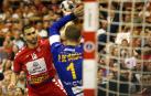 Uros Kojadinovic dispara a portería frente a Gonzalo Pérez de Vargas