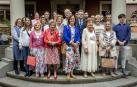 La premiada Azucena Díez (en el centro de la imagen) junto a familiares de Federico Soto. A los lados de Díez, las hermanas de Soto, Mª Antonia y Mª Ángeles Soto así como Emi Gallués (viuda de Javier Soto) y Charo Rico (viuda de Pepe Soto). Detrás de la premiada (izda a dcha) Ana María, Cristina y Federico Soto, Rafael Teijeira (Colegio Médicos) y Maribel Soto.