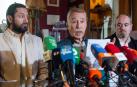 El bailaor Rafael Amargo; su abogado Marcos García Montes y el hijo de este, Marcos García-Ortega, durante una rueda de prensa tras la absolución del bailaor