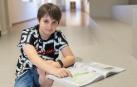 El alumno del Colegio Jesuitas de Tudela Asier Azcona Pérez señala el mapa donde está el error