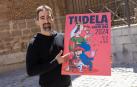 A: BLANCA ALDANONDO
F: 16/05/2024
P:   MAXIMILIANO EZEQUIEL COSATTI ESPINDOLA CON SU CARTEL
L: TUDELA
T: PRESENTACION DEL CARTEL GANADOR PARA FIESTAS DE SANTA ANA 2024