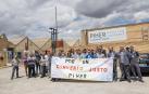 Imagen de los trabajadores de la empresa Piher de Tudela  que se concentraron este jueves ante la puerta de la fábrica