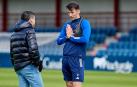 Braulio Vázquez charal con Ante Budimir en un entrenamiento reciente