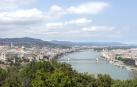 Río Danubio. con el puente de las Cadenas