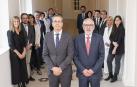 Francisco José Negro y José Antonio Razquin con los asesores y asesoras jurídicas del Gobierno de Navarra que propusieron su candidatura a la Cruz de San Raimundo de Peñafort