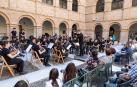 Fotos de la orquesta de cuerda del conservatorio Fernando Remacha en la plaza Vieja de Tudela