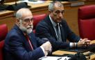 Fernando Domínguez y Óscar Chivite, consejeros de Salud y Cohesión Territorial, respectivamente, ayer en el Parlamento de Navarra
