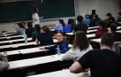 Algunos de los aspirantes a la OPE de este sábado, antes de comenzar la prueba