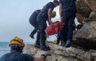 Un momento del rescate del cuerpo del joven ahogado en Benidorm