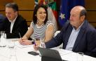 El presidente del PNV, Andoni Ortuzar (d), presidió este lunes la reunión de la ejecutiva del partido
