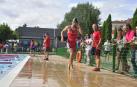 Salida del segmento de natación en un pasado Triatlón de Peralta.