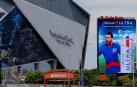 Anuncio electrónico con Leo Messi en el exterior del Mercedes-Benz Stadium de Atalanta, una de las sedes de la Copa América