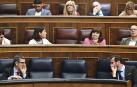 Los ministros Bolaños y Puente, en el pleno del Congreso de este jueves