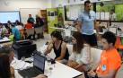 Distintos tribunales, en pleno trabajo corrector este viernes por la mañana en el Instituto de Sarriguren