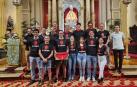 Una representación de la treintena de corredores que participaron en la actividad, en la capilla de San Fermín