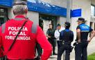 Agentes de la Policía Foral y de la policía local de Barañáin durante una operación conjunta