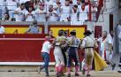 El torero sevillano ha sufrido una fuerte cogida al entrar a matar al sexto toro
