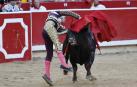 Momento en el que Borja Jiménez es empitonado en la pierna derecha por el sexto toro