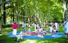 Los juegos infantiles de Birjolastu vuelven a alojarse en la Taconera, cuyas sombras ayudan el disfrute de las familias
