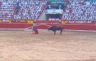 Luque ha perdido la oreja con su fallo con la espada