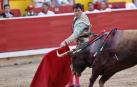 El estoque asomando por el costado del toro en el primero de Daniel Luque
