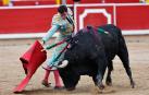 Derechazo de un dispuesto Daniel Luque, que perdió la oreja del segundo por el mal uso de los aceros