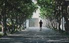Un hombre corriendo