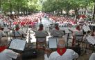 La rondalla Armonía, durante su actuación en el paseo de Sarasate