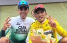 Thomas Silva y Jefferson Cepeda celebran el éxito conseguido en el Tour de Qinghai Lake,