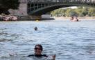 La alcaldesa de París, Anne Hidalgo, este miércoles en el Sena