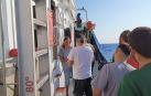 Isabel Eguiguren, repartiendo el desayuno a refugiados tras la noche del rescate