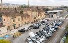 Imagen de la estación actual, con el barrio de la Azucarera, separado por las vías, al fondo