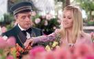 El actor Bob Newhart, junto a la actriz Reese Witherspoon en la película 'Una rubia muy legal II'