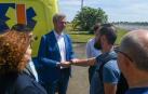 El presidente de la Xunta, Alfonso Rueda, recibe a los supervivientes del 'Argos Georgia' tras aterrizar en el aeródromo militar de Santiago de Compostela