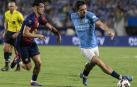 Héctor Fort y Jack Grealish, en el amistoso disputado por el Barcelona y el Manchester City