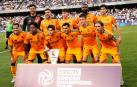 Jugadores del Real Madrid posan este miércoles, antes de un partido amistoso entre Real Madrid y AC Milan, en el estadio Soldier Field de Chicago