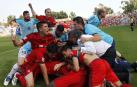 El 7-6-2015: el milagro de Sabadell. David marcó el primer gol de Osasuna (2-1) y después llegaría el de Javier Flaño -debajo de la piña de jugadores y Enrique Martín en la foto- que evitaba el descenso a Segunda B