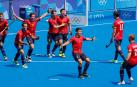Los jugadores de la selección española de hockey celebran su victoria tras el partido de cuartos de final entre Bélgica y España en los Juegos Olímpicos de París 2024