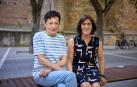 María Magdalena Matute y Asun Silanes en la plaza San José, donde se encontraba la antigua Escuela de Magisterio.