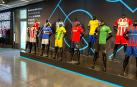 La camiseta de Osasuna luce en la fábrica de Macron, situada en Bolonia