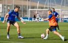 Bryan Zaragoza e Iker Benito, dos extremos frente a frente ayer en el entrenamiento