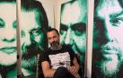 El pintor Emilio Fornieles posa en la sala de la SIM Studio Gallery de Marbella donde expone hasta el 8 de septiembre