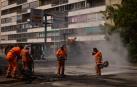 Operarios trabajan en la calle Esquíroz de Pamplona