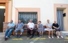 A: BLANCA ALDANONDO
F: 16/08/2024
P:  DE IZDA. A DCHA.; LEONARDO SERRANO ENCISO, ANTONIO ARRIAZU SERRANO, FRANCISCO RUIZ LEORRIZ, CELINA ARRIAZU LUMBRERAS, LIRIA VILLAFRANCA ARRIAZU E ILU BONEL ESCRIBANO
L: ABLITAS
T: ANCIANOS DE TERTULIA EN LA CALLE CAPUCHINOS.  SEIRE "EL VERANO EN MI PUEBLO"