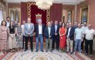 El pelotari olímpico Joaquín Arbeloa Álvarez, y el investigador y entrenador José Mª Echeverría Larrea en la Casa Consistorial