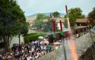Pañuelicos y cohete de inicio de las fiestas de Cizur Menor a cargo de la Orden de Malta este jueves, 29 de agosto