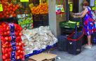 Las fruterías pueden sacar sus productos a la calle siempre que no estén en contacto con el suelo
