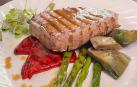 Plato de solomillo de ternera de Navarra (de Baztan Arizkun) al vino tinto con verduritas salteadas (con aceite de oliva virgen extra de Arróniz)