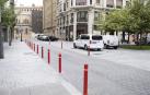 Los pivotes de la calle Paulino Caballero que impiden girar a la avenida Roncesvalles
